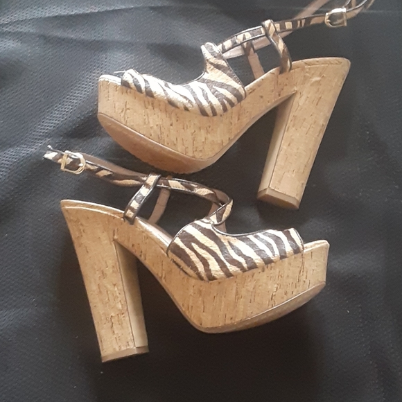 Vince Camuto: brown zebra print heals brand new - Picture 6 of 8